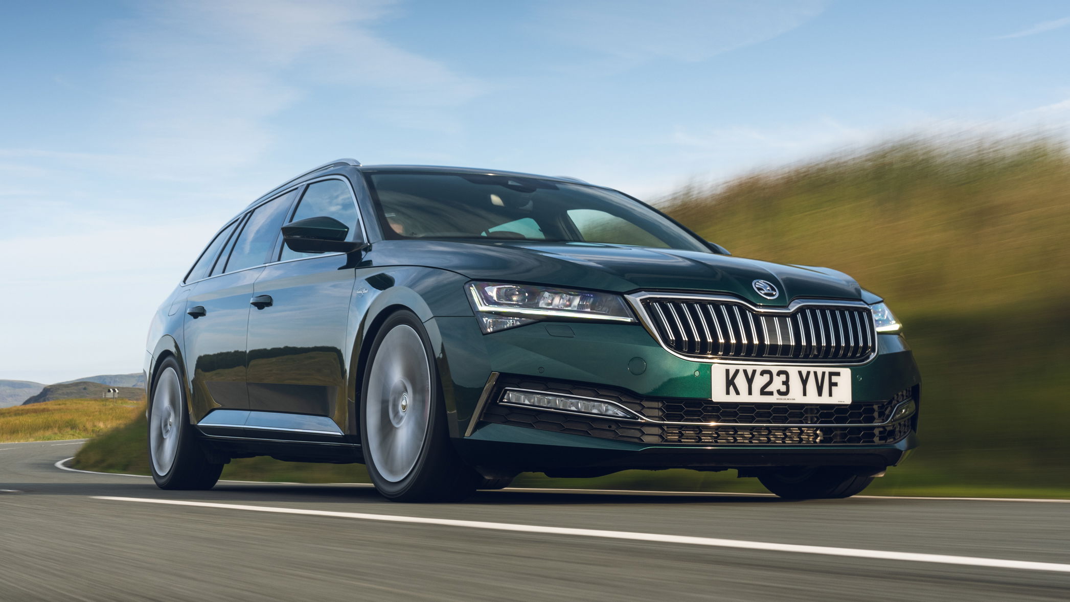 Skoda Superb Sleeper Edition - front